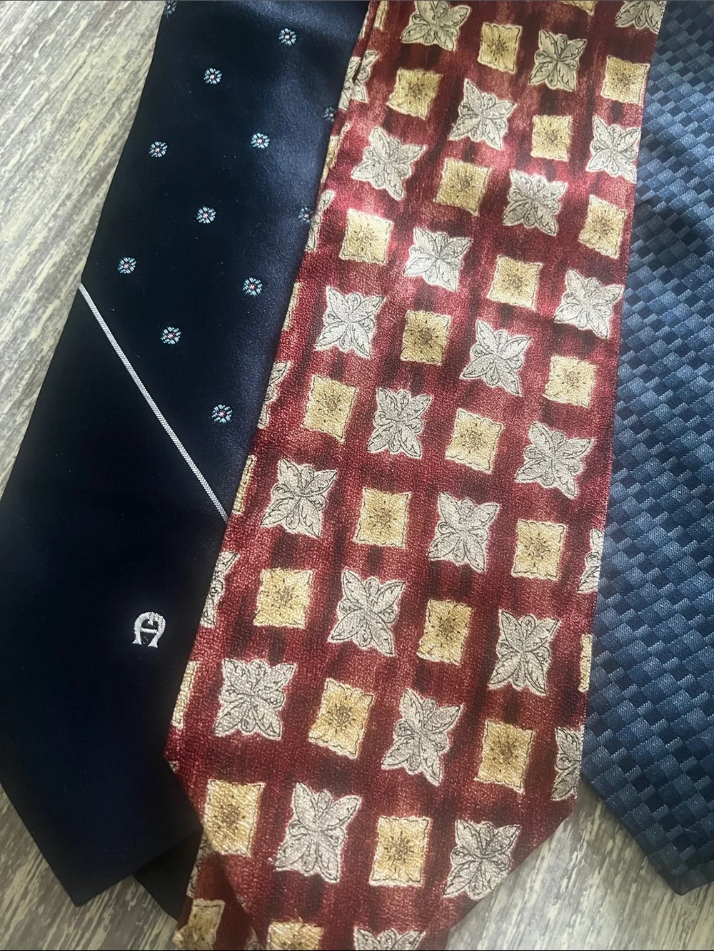 Set of 4 Men's Red Paisley Silk Tie – Blues. Assorted Fabrics and Labels